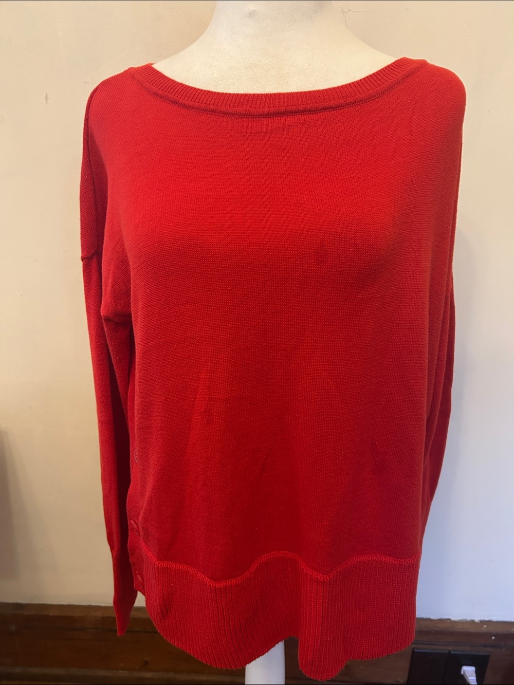 Tahari Bright Red Scoopneck Knit Sweater side Buttons Size L EUC